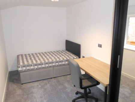 6 bedroom semi-detached house to rent - Photo 5