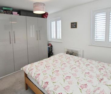 If you are looking for a modern, 3 bedroom house to rent in Lyde Gr... - Photo 4