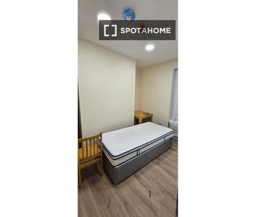 Private room for rent in Ballybough, Dublin - Photo 4