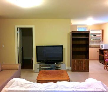 2 Bedroom Suite in Newer Home - March 1st - $2100 - Photo 1