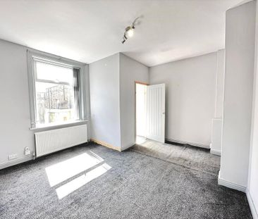 2 bedroom end of terrace house to rent - Photo 3