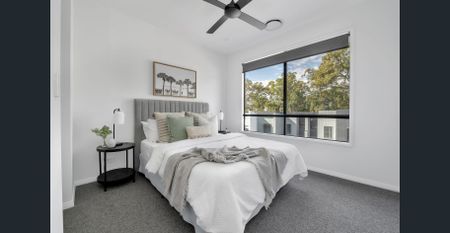 "The Orchard" 4 Bedroom Townhouse with 4 Car Parks! in a Resort Style Complex with Pool - Photo 4