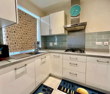 Bletchley Fold, Leeds, Horsforth - Photo 5