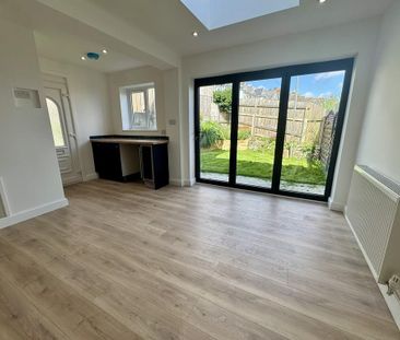 3 bedroom semi-detached house to rent - Photo 4