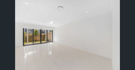 Ultra-Modern Family Home in Montaine Estate – Executive Style Living! - Photo 3