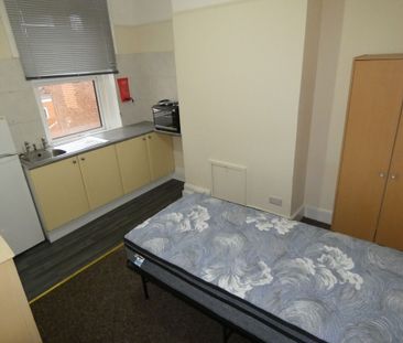 1 bed Studio Apartment - To Let - Photo 1