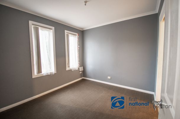 Spacious 4-Bedroom Townhouse in Central Melton! - Photo 1