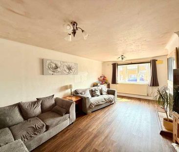 Calshot Close, Calshot, Southampton, SO45 - Photo 2