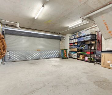 Luxurious Townhouse Living – Prime Sandgate Location - Photo 3