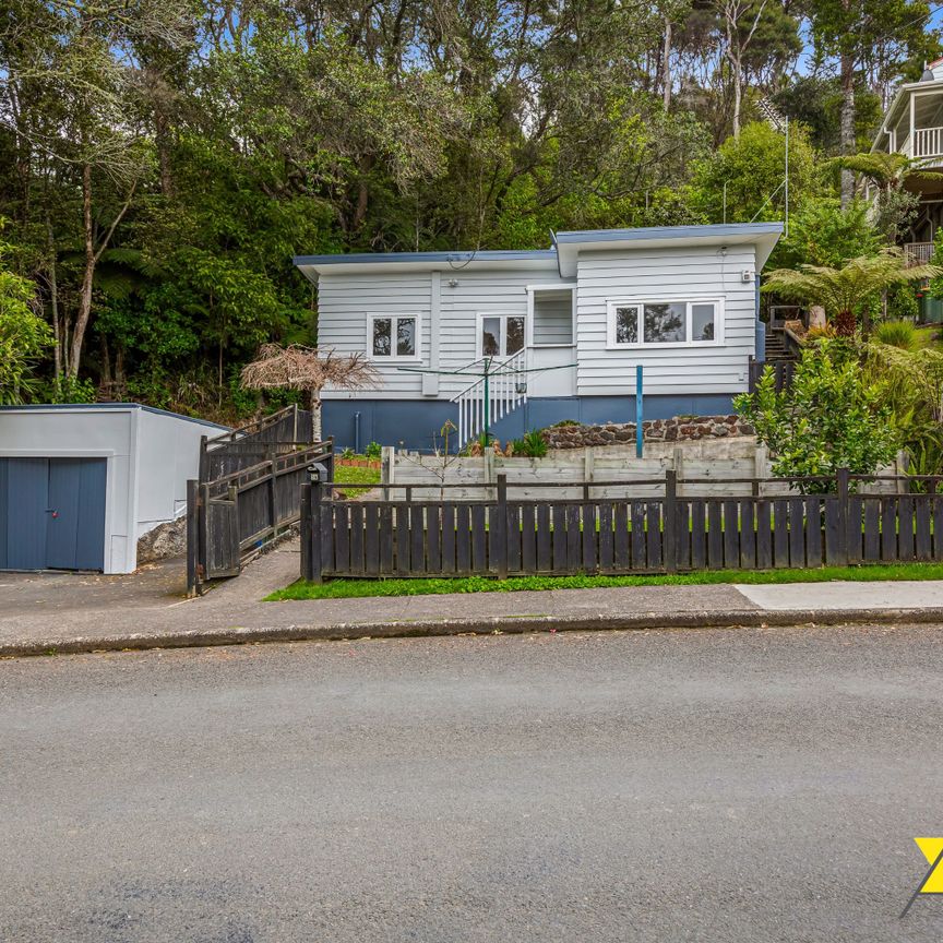 Two Bedroom, One Bathroom in Titirangi! Lawns and Gardens Included! - Photo 1