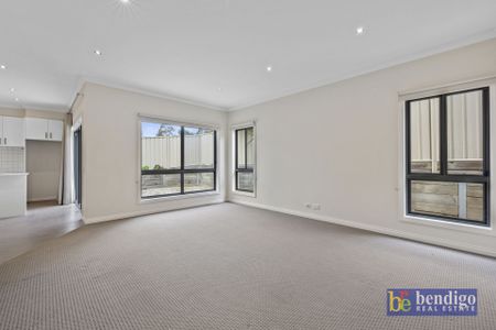 4 Bedroom Townhouse close to Bendigo Health - Photo 3
