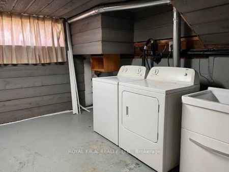 Detached Home For Lease | S9018349 - Photo 3