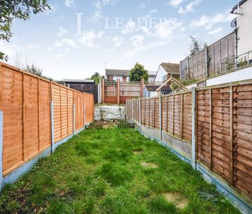 2 bedroom mid-terrace to rent Victoria Avenue, Southend-On-Sea, SS2 - Photo 4