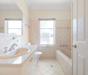 Three bedroom two bathroom home in wanted locale - Photo 5