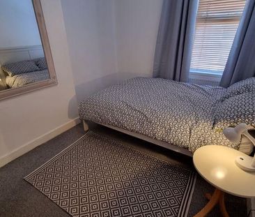 4 bedroom terraced house to rent - Photo 5