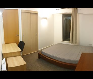 2 Bed Flat, Park West, NG7 - Photo 2