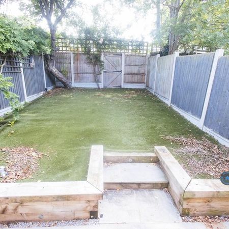 1 bedroom in a house share to rent - Photo 4