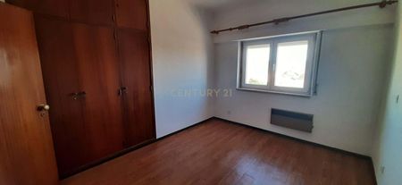 Av. Prof. Dr. Reinaldo dos Santos, Carnaxide, Portugal, Carnaxide e Queijas, Lisbon 2790-135 - Photo 3