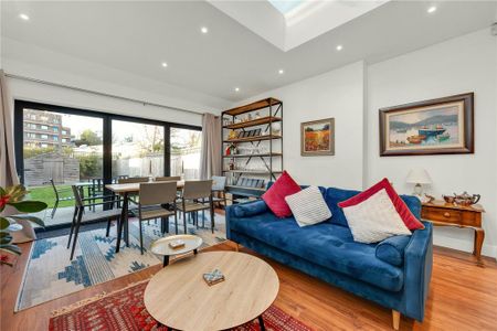 4 bedroom semi-detached house to rent - Photo 3