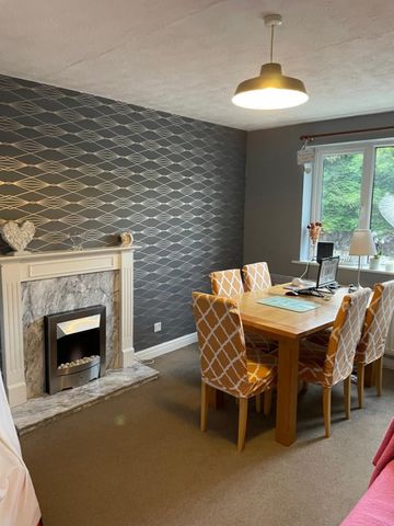 2 bed Apartment - To Let - Photo 4