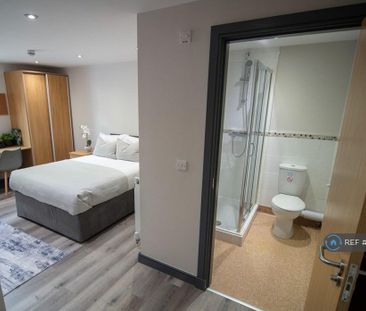 1 bedroom in a house share to rent - Photo 6