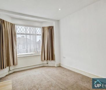 3 bedroom end of terrace house to rent - Photo 4