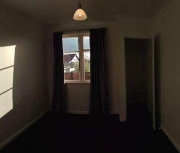 Fully insulated 3 bedroom 1 bathroom home - Photo 2