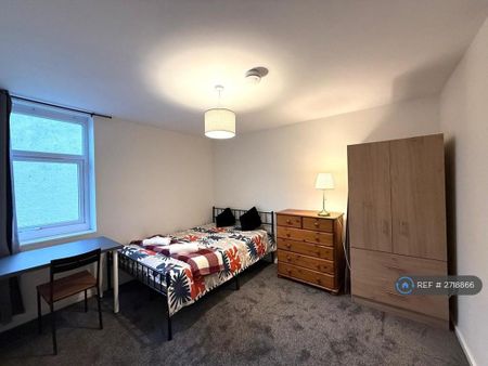 3 bedroom end of terrace house to rent - Photo 4