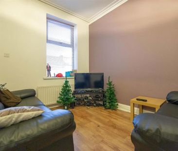 3 bedroom flat to rent - Photo 2