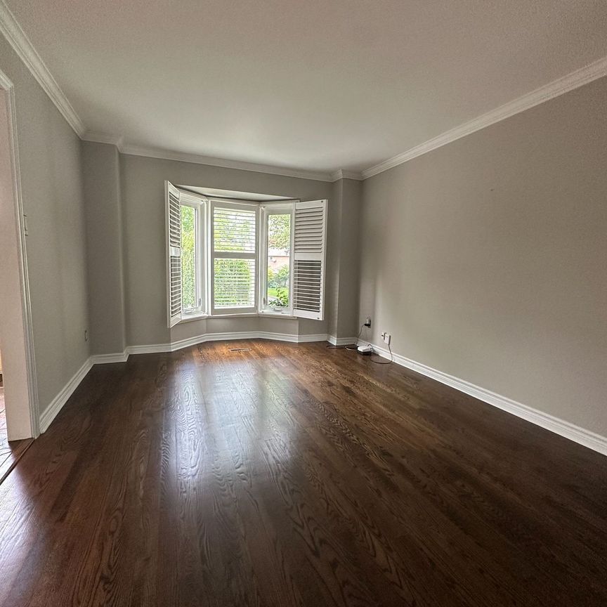 For Lease - 9 Chadburn Crescent, Aurora, Ontario - Photo 1