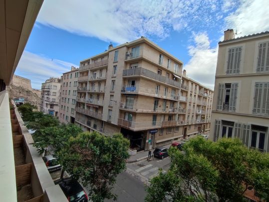 Appartement 3 pièces 78m2 MARSEILLE 7EME 1 370 euros - Photo 1