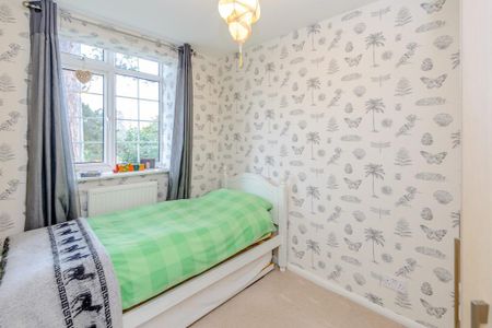 4 bedroom semi-detached house to rent - Photo 5