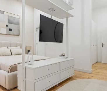 Room in a shared 6-bedroom apartment for rent in Lisbon - Foto 4