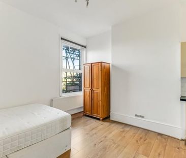 Studio Flat To Let - Photo 2