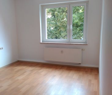 Geräumige 3-Raum-Wohnung mit Badewanne und Balkon in Debschwitz - Photo 2