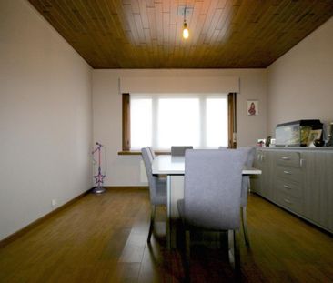 Instapklare, half-open woning met 3 slpk, bijgebouw en oprit voor 9... - Photo 6