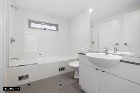 MGM MARTIN - ONE BEDROOM APARTMENT - Photo 4