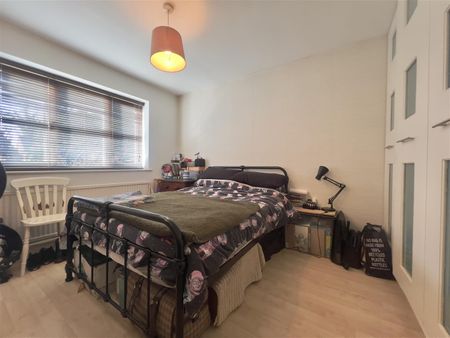 Pinewood Green, Iver Heath, Buckinghamshire, SL0 - Photo 4