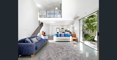 Light, Bright & Contemporary - Stylish Noosa Townhouse - Photo 3