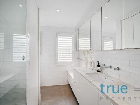 GORGEOUS BEACHSIDE RESIDENCE IN IDEAL LOCALE - Photo 4