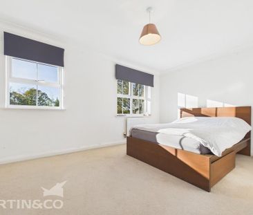 4 bedroom end of terrace house to rent - Photo 3