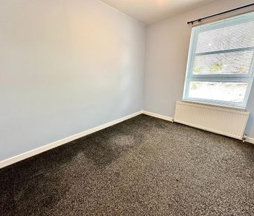 3 bedroom flat to rent - Photo 6