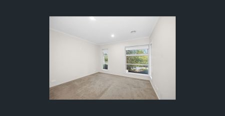 Modern three-bedroom townhouse minutes from the CBD - Photo 2