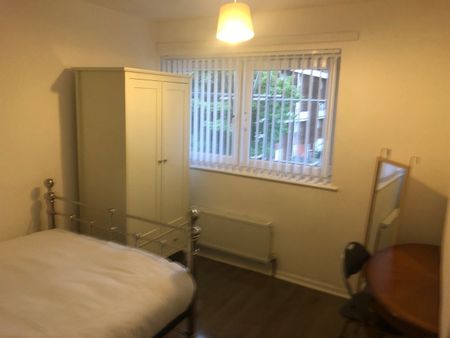 Room in a Shared House, Hurdlow Walk, M9 - Photo 2
