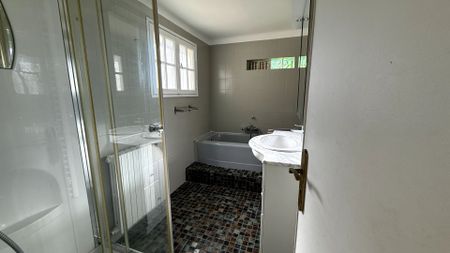 VILLA PLAIN PIED TYPE 4 AVEC JARDIN ET GARAGE PROCHE CENTRE VILLE ET MER, - Photo 4