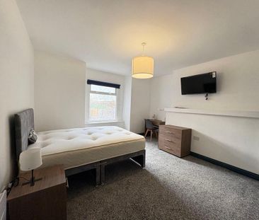 Beach Road - Room 11, South Shields, South Shields, Tyne and Wear, ... - Photo 3