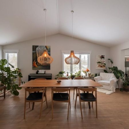 Maison à louer Estrie : Orford (Montagnac) 4 chambres; 2 SB; salle familiale ;piscine creusée chauffée; SPA. Entièrement meublée. Dispo 1er Juin 2026. - Photo 3