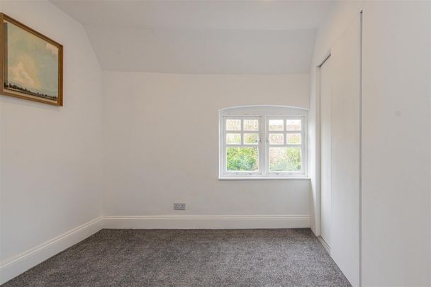 2 bed House - Mid Terrace To Let - Photo 1