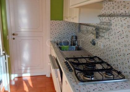 Ardeatina-Divino Amore: Quiet, charming rustic villa, big and well-curated garden, 3 beds, 1 study, 3 baths, living room, kitchen, with terraces , AC and parking space. Ref 2322