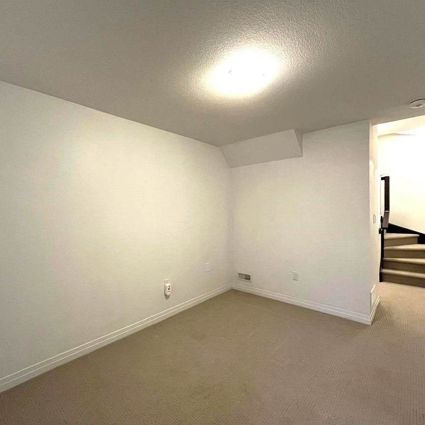 For Lease - 5 Dodman Crescent, Hamilton, Ontario - Photo 1